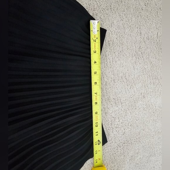 Uniqlo black Skirt Size XS - Picture 3 of 5